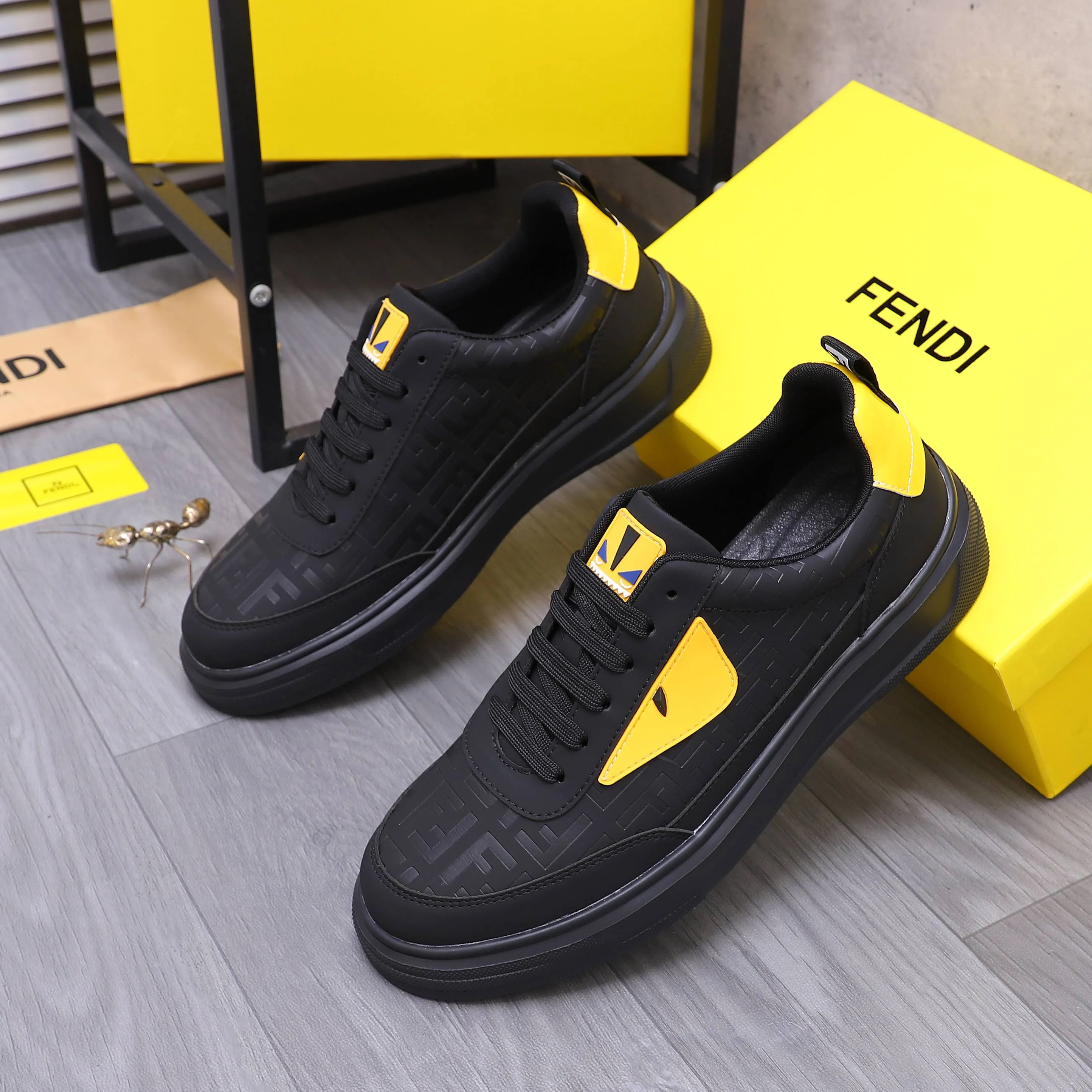 Men's shoes 💰420 Product trademark: FENDI "Fendi" casual shoes Regular size: 38-45 (45 is custom-made and non-returnable) Product materials: Selected cowhide embossed upper, mesh lining, cowhide insole, rubber outsole